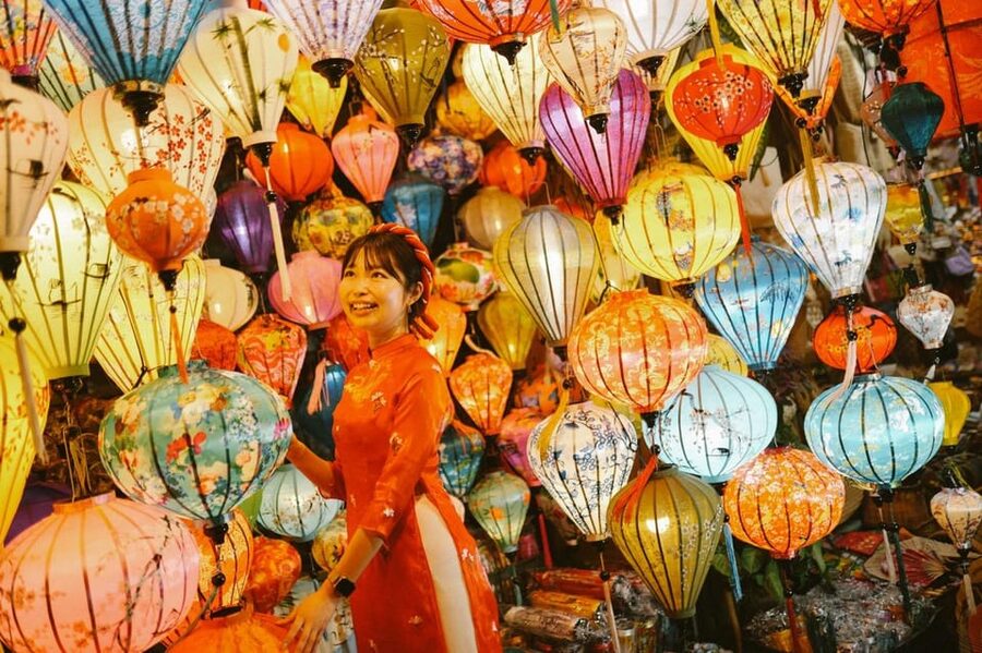 Ao Dai Photography: Traditional Attire Capture in Hoi An - Meeting in Thanh Mai and getting your Ao dai sorted