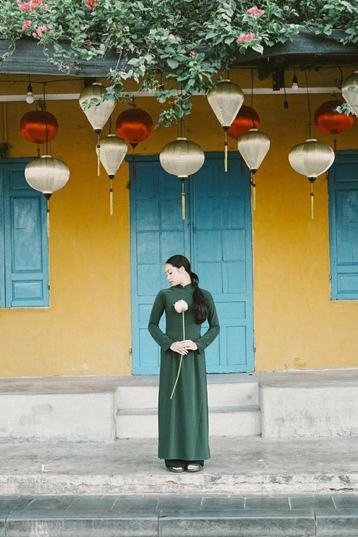 Ao Dai Photography: Traditional Attire Capture in Hoi An - Hoai River calm shots and historic house facades