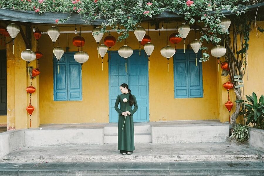 Ao Dai Photography: Traditional Attire Capture in Hoi An - How the 1-hour shoot works in Hoi An old town