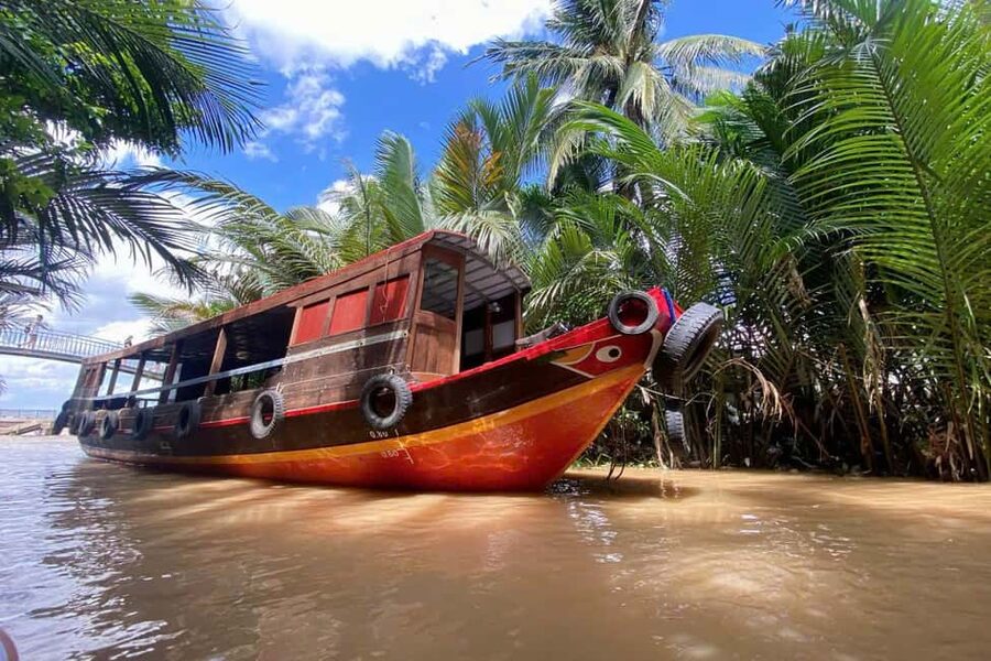 Authentic Mekong Delta: Tuk Tuk, Rowing Boat, Biking Tour - Vinh Trang Pagoda: Architecture With a Cross-Continental Twist