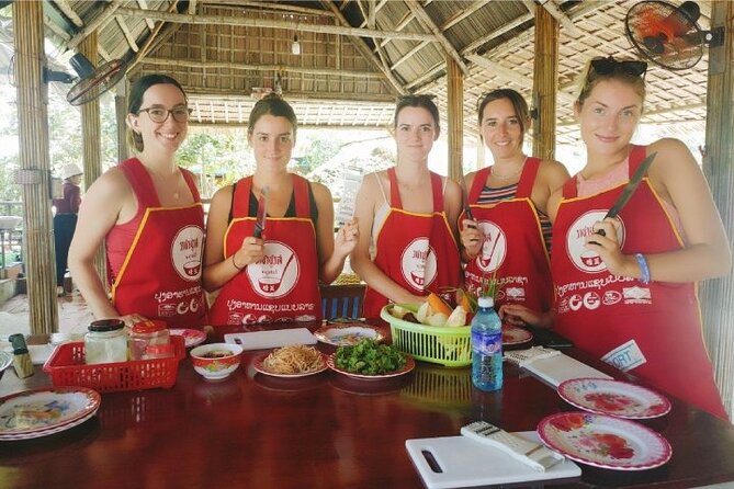 Basket Boat and Cooking Class Experience - Hoi An Morning at the Market: Picking Ingredients Like a Local