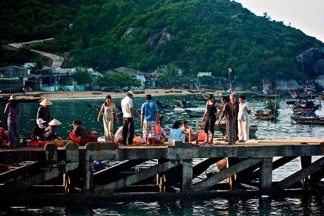 Cham Island Tour Snorkeling -Sunbathing - Nice Beach - Speedboat - Nice Beach time and waterfront sunbathing: fun, but manage the crowd pressure