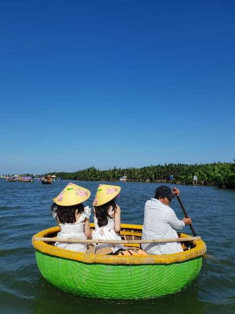 Coconut Basket Boat Ride and Floating Lantern Boat by Night - Where to meet and how to manage the day-to-night shift