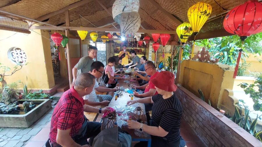 COCONUT JUNGLE - BASKET BOAT - LANTERN MAKING FROM DANANG - Lantern making with craftsmen: a take-home gift you build yourself