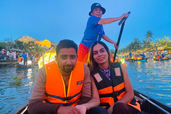 Coconut Jungle Eco & Hoi An City Tour With Boat Ride - Dinner and the lantern-lit night market: where you slow down