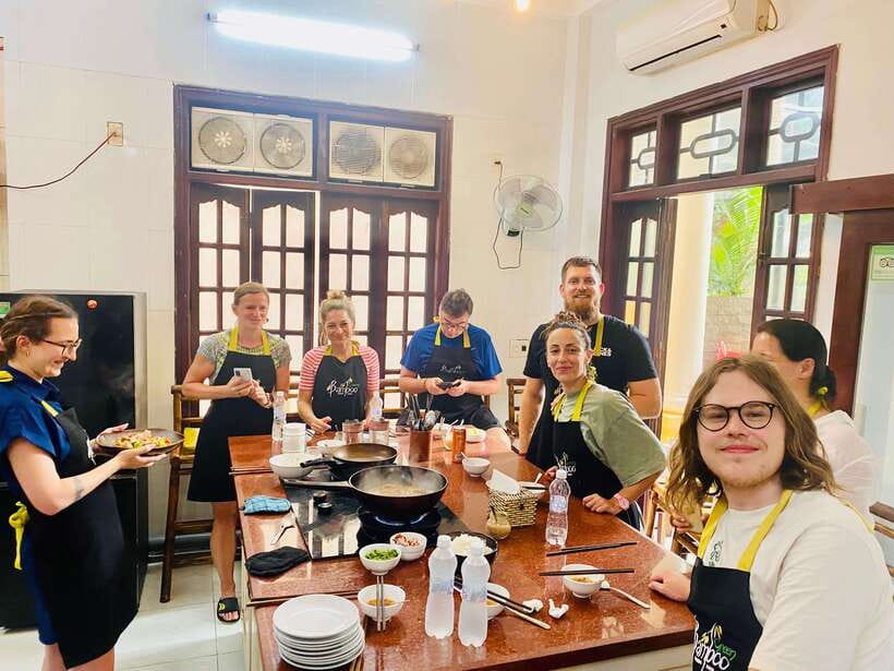 Cooking Class at Green Bamboo - Back to the kitchen: everyone cleans and chops