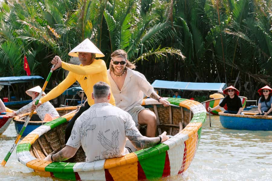 COOKING CLASS & BASKET BOAT - Local market time: where the ingredients start telling a story
