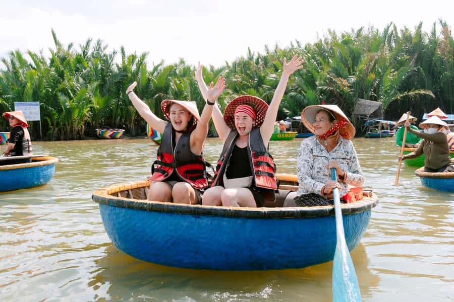 COOKING CLASS & BASKET BOAT - The basket boat through coconut palms (and the live bits you don’t get from videos)