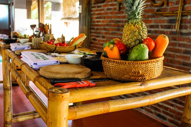 Cooking Class Hoi An:Local Market, Basket Boat, Fishing & Cooking - The Hoi An market walk: how cooks pick herbs and sauces