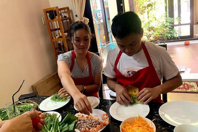 Cooking with Jolie in Hoi An and Lantern making class (JHA4) - Making a Hoi An lantern to take home at 1:15