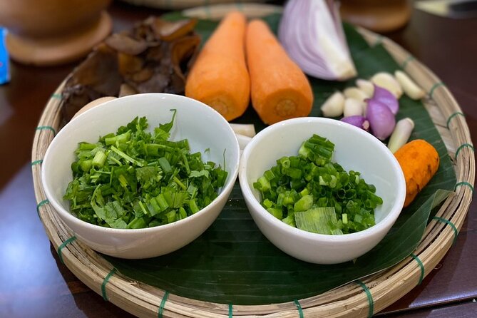 Coooking Class And Eating Tour - Market First: learning to spot fresh ingredients in Hoi An