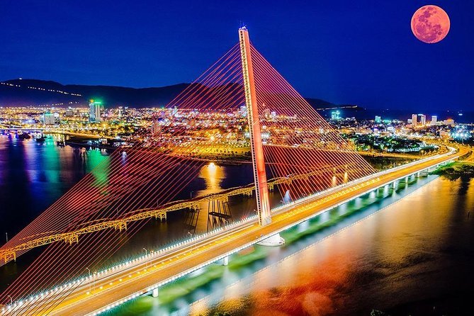 Da Nang city tour 3 destionation 1 tours everyday - Dragon Bridge at 2:00 pm and the Weekend 9:00 pm Show