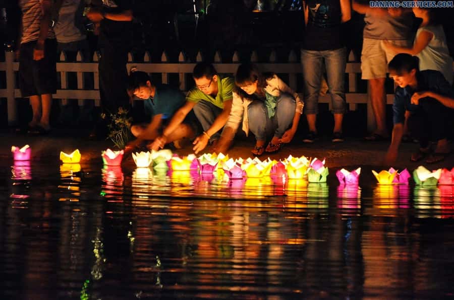 Da Nang:Hoi An City Tour -Boat Ride & Release Flower Lantern - Japanese Bridge: A 400+ Year Connector, with Symbolism You Can Actually Learn
