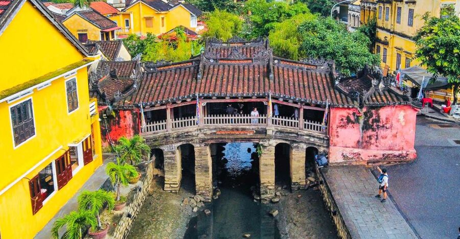 Da Nang/Hoi An: Market & Old Town Private Tour with Transfer - Folk Museum and art galleries: making sense of old town differences