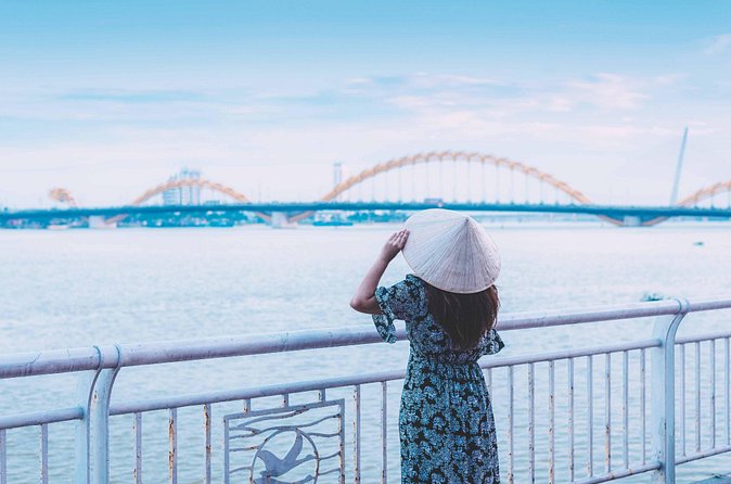 Da Nang Night Tour – Evening - My Khe Bridge Viewpoint Before Dinner at Helio Night Market