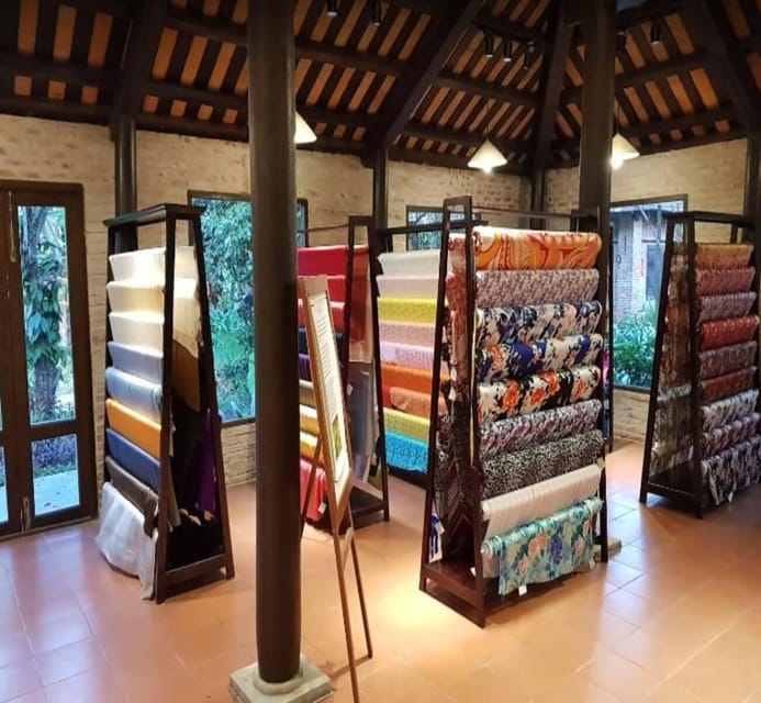 Discover Traditional Silk Process in Hoi An Silk Village - Mulberry gardens and silkworm-breeding: seeing the start of the silk chain