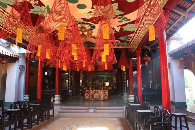 Experience Making Pottery with Craftsmen in Thanh Ha - Exploring the village stops: Xuan Mỹ Communal House and Nam Điêu Temple