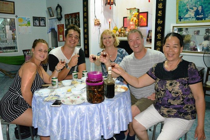 Experience Street Local Food Tour Hoi An - Entering Hoi An Ancient Town with a Street-Food Game Plan