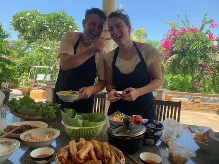 Experience Tra Que Cooking Class with Locals in Herb Village - Hands-on cooking: how the chef teaches 4 local dishes