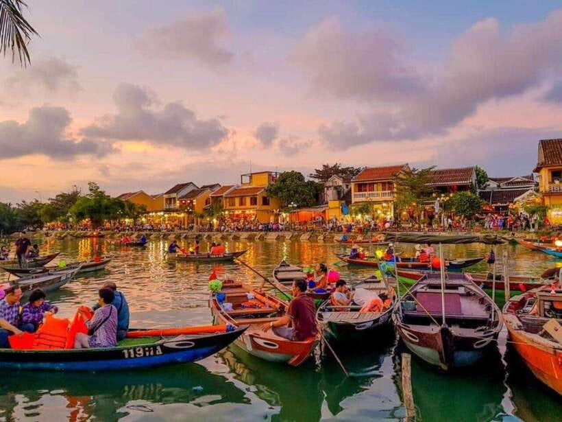 From Hoi An/Da Nang: Hoi An City Tour & Lanterns Release - The boat ride and flower lantern release: the real finale