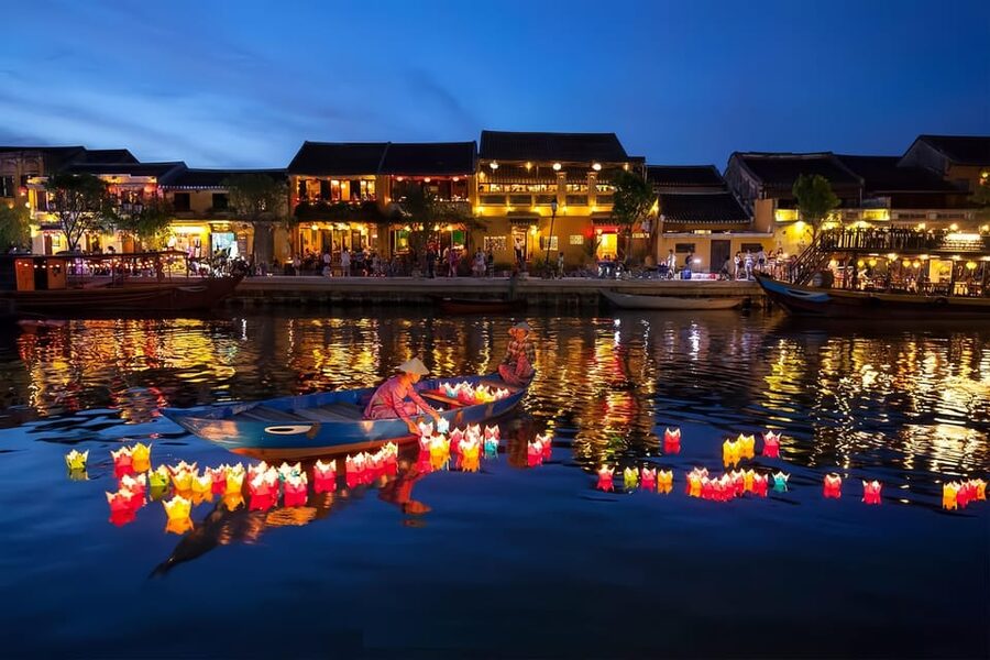 From Hoi An/ Da Nang: Hoi An City Tour & Release Lanterns - The Boat Ride and Flower Lantern Release: Plan for the Main Moment