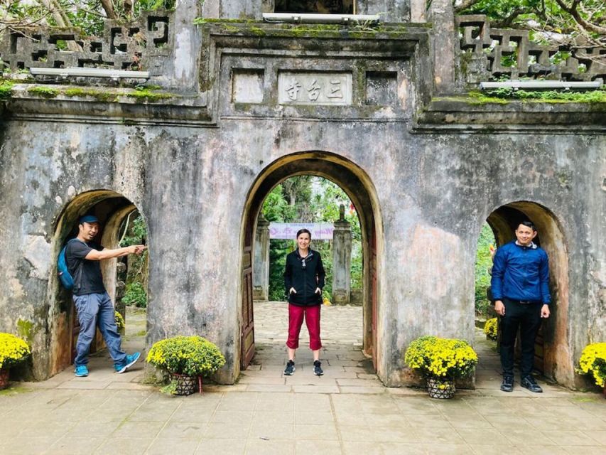 From Hoi An: Explore Hai Van Pass with Motorbike Rider Tour - The Hai Van Pass Climb: Ocean-Cloud Views and the Old Fort