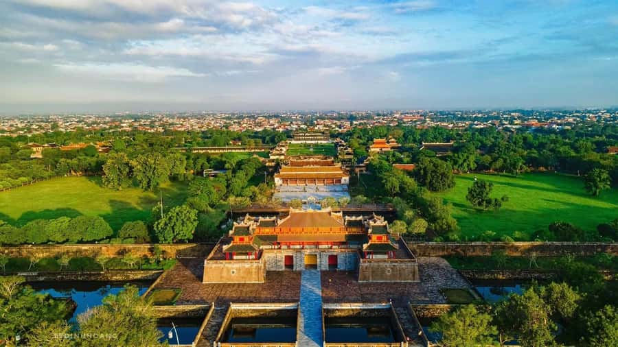 From Hoian & Danang: Hue City Tour with HaiVan Pass - Lunch in Hue: local flavor with a caveat
