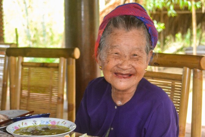 Full-Day Vietnamese Cuisine Cooking Experience with Hoi An Market Tour - Fruit-juice welcome and meeting Grandma on the island