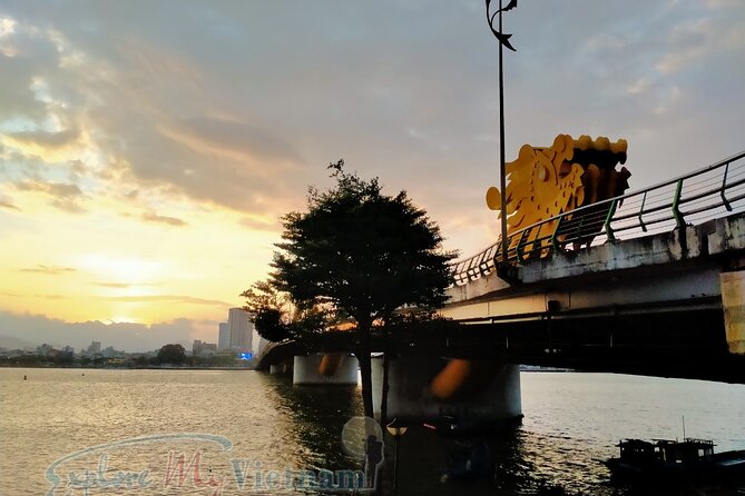 Hai Van Pass Tour by Motorbike from Da Nang-Hoi An-Hue - Lap An Lagoon: ride-by scenery plus the oyster farm moment