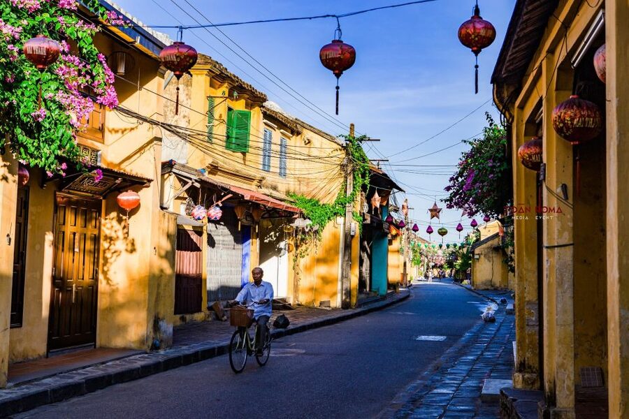 Hoi An: 2.5-Hour Street Food Tour - Meet-Up to Markets: How the Tour Sets Up Your Appetite