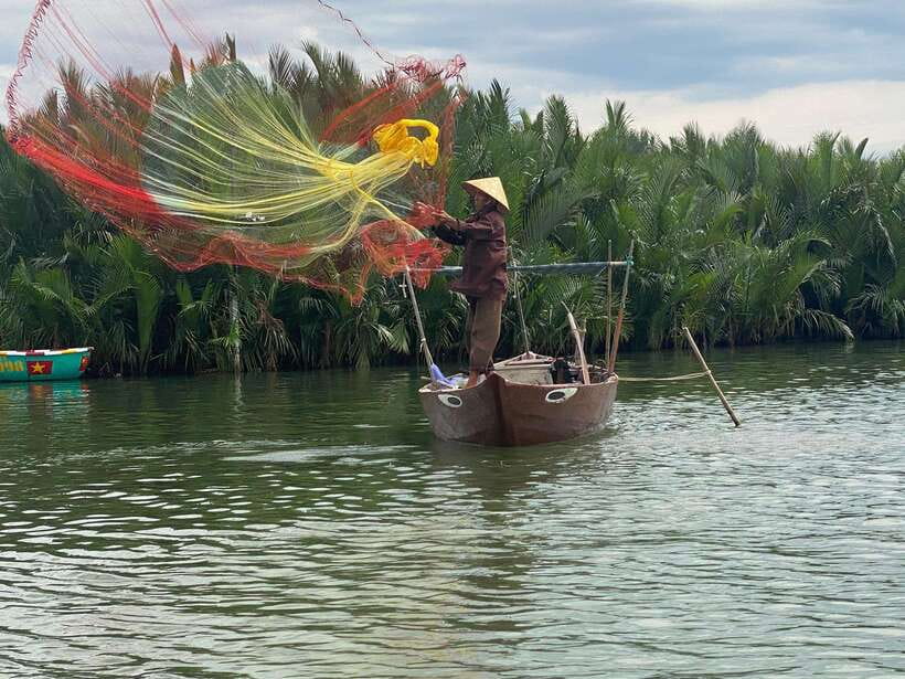 Hoi An Ancient Town & Coconut Village Basket Boat Tour - Vietnamese dinner included: you eat well, not just snack
