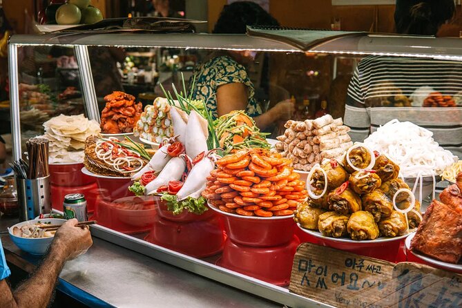 Hoi An Ancient Town - Night Market Street Food Tours By Night - Why eating on Nguyen Hoang Street at night works so well
