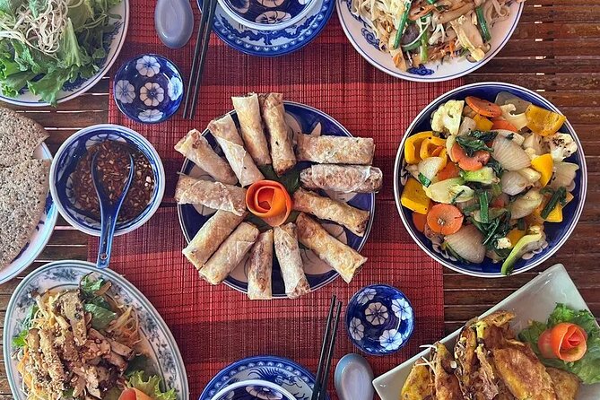 Hoi An Ancient Town - Night Market Street Food Tours By Night - Stop 2: Hoi An Night Market on Nguyen Hoang Street for tastings and browsing