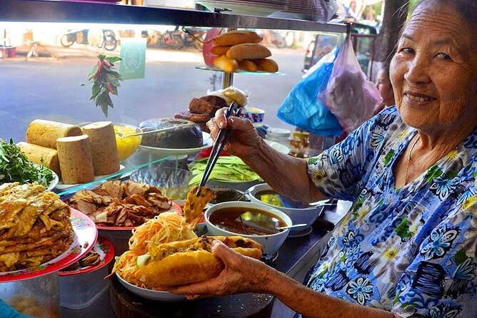 Hoi An Ancient Town - Night Market Street Food Walking Tours - Hoi An at 6:00 pm: why the timing feels like a cheat code