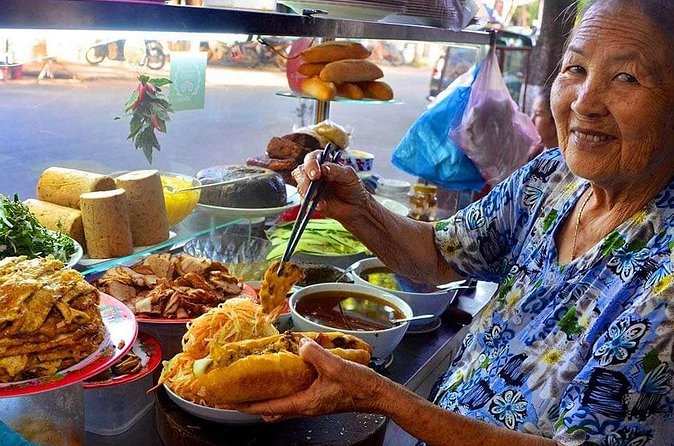 Hoi An Ancient Town - Night Market Street Food Walking Tours - What you’ll eat: sampling beats searching