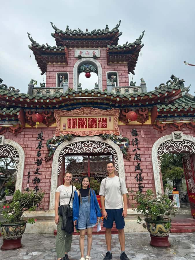 Hoi An: Ancient Town Walking Tour with Lantern Boat Ride - Traditional Art Performance: Why the Show Feels Like Part of the City