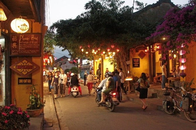 Hoi An at Sunset: Authentic Local Street Food Tour - Price and food value: what $39.25 really buys you