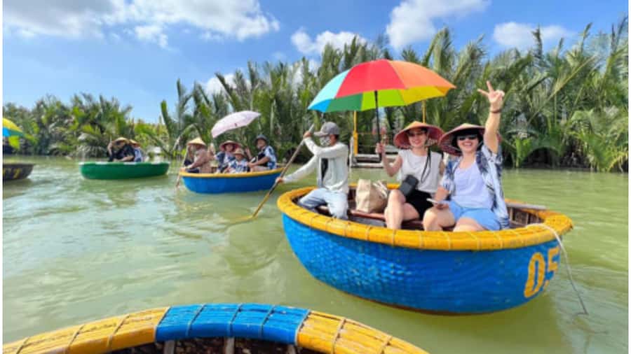 Hoi An : Bamboo Basket Boat Ride & Lantern Boat Trip . - Lantern making class: optional $5, but a good fit for hands-on people