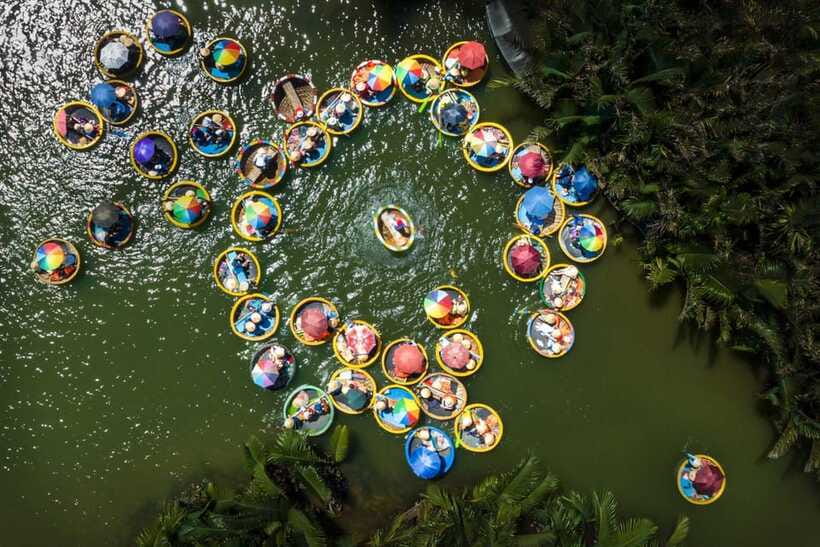 Hoi An: Basket Boat and fishing Crabs Tour - Exploring the coconut canals: wildlife spotting without the pressure
