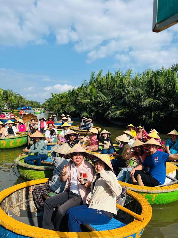 Hoi An: Basket Boat Ride in the BẢY MẪU Coconut Forest - What it’s like with the guides and why communication works
