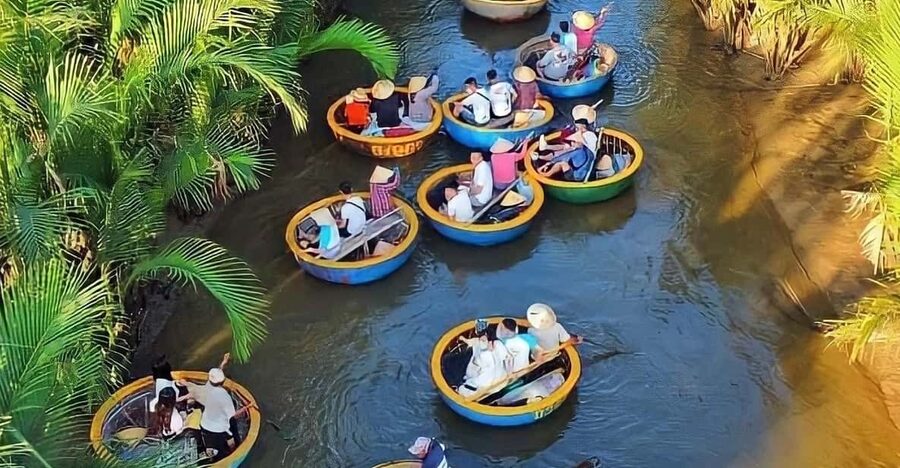 Hoi An: Basket Boat Tour by River Boat and Lantern Release - Cầu Ánh Trăng Thương Cảng: sunset views that change everything