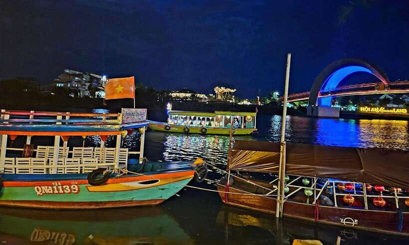 Hoi An: Basket Boat Tour by River Boat and Lantern Release - Private boat per booking and small group limits: comfort versus crowding