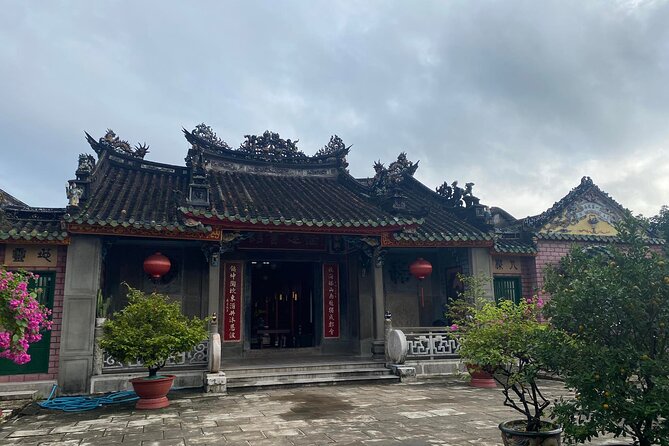Hoi An Boat Ride and Release Lantern, Night Market Private Tour - What to ask your guide before the lantern moment