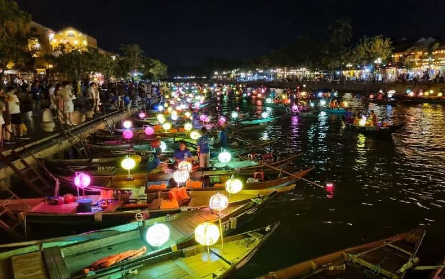 Hoi An: Boat Ride on Hoai River & Release the Flower Lantern - The Stop That Builds the Photos: River Views + Free Time
