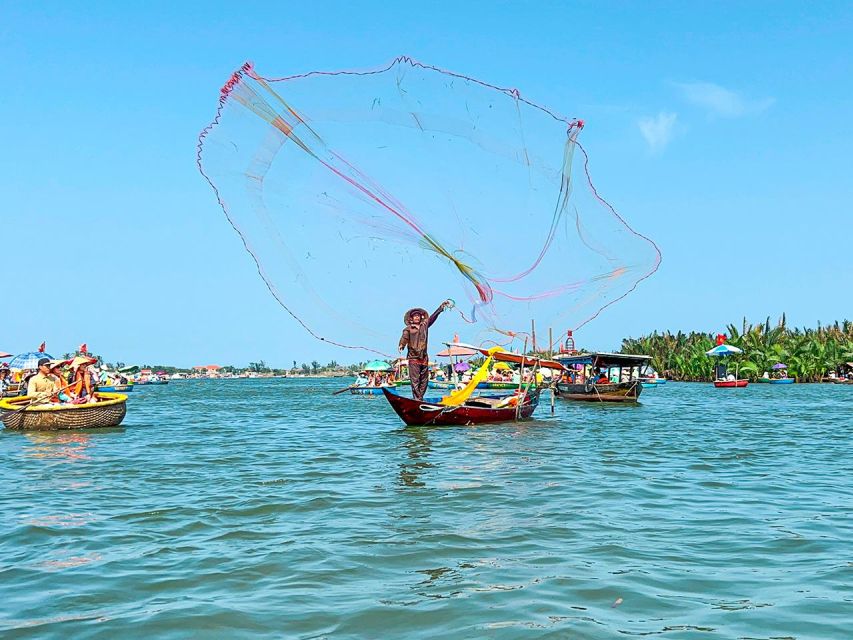 Hoi An: Cam Thanh Basket Boat Ride - The boat show after: local performers and the trade-off