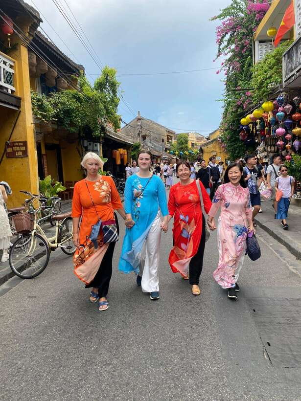 Hoi An City Tour with Boat Ride and Release Lantern Flower - Dinner Included: One Local Dish to Anchor Your Evening