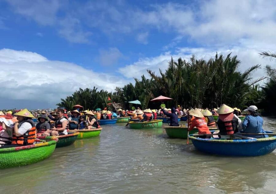 Hoi An: Coconut Basket Boat Ride and Fishing Experience - The human side: meeting fishermen and sharing a simple break