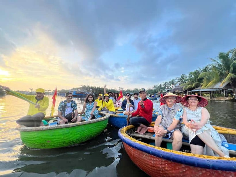 Hoi An: Coconut Basket Boat Ride & Hoi An Memories Live Show - Basket boats for families and couples: how the seating works
