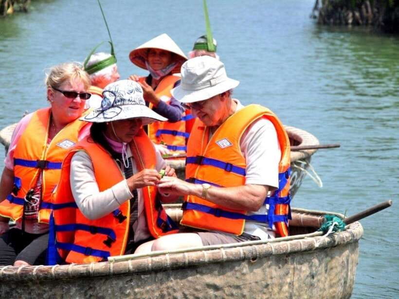 Hoi an : Coconut Boat & Hoi an Acient Town (Optional) - Food Stop: Cao Lầu, Hoành Thánh, Bánh Bao, and Bánh Vạc