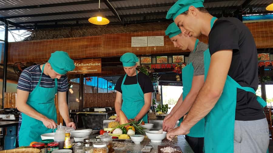 Hoi An Cooking Class With Market and Bamboo Basket Boat Tour - Lunch you make: how much food to expect and why it matters